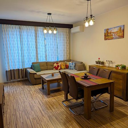 Business And Leisure Apartments In Mladost 2 With Free Garage Sofia Exterior foto