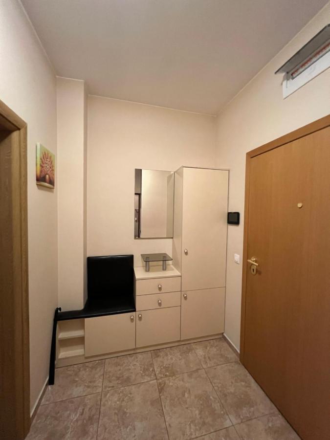 Business And Leisure Apartments In Mladost 2 With Free Garage Sofia Exterior foto