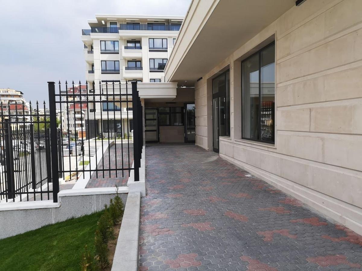 Business And Leisure Apartments In Mladost 2 With Free Garage Sofia Exterior foto